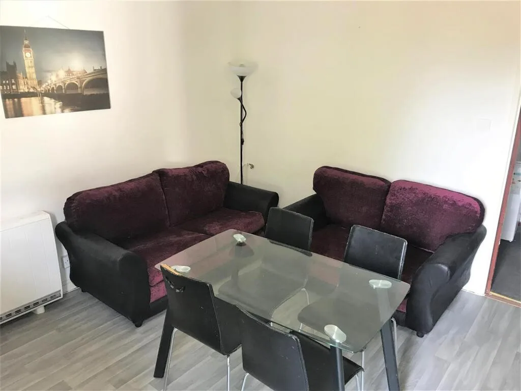 5 bedroom flat for rent