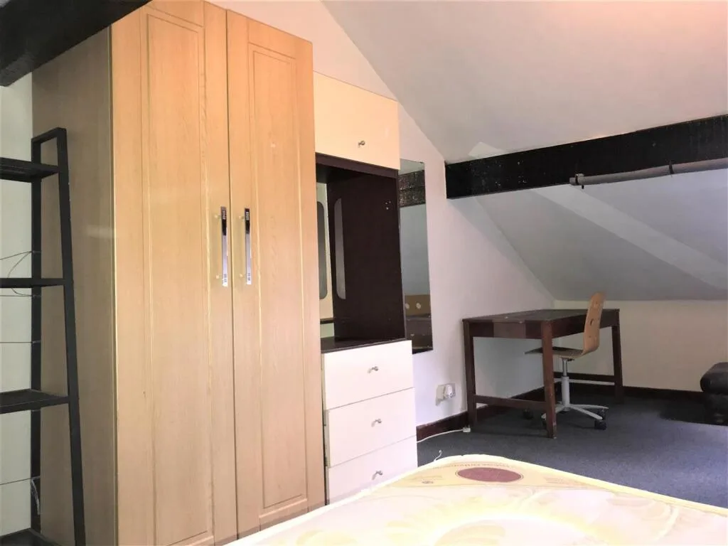 5 bedroom flat for rent