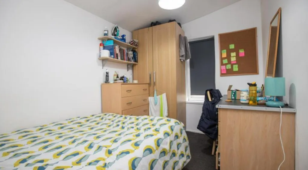 5 bedroom flat for rent