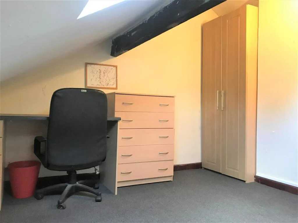 5 bedroom flat for rent