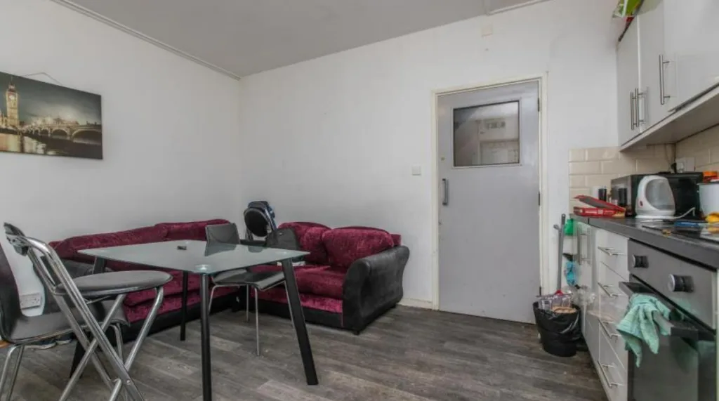 5 bedroom flat for rent