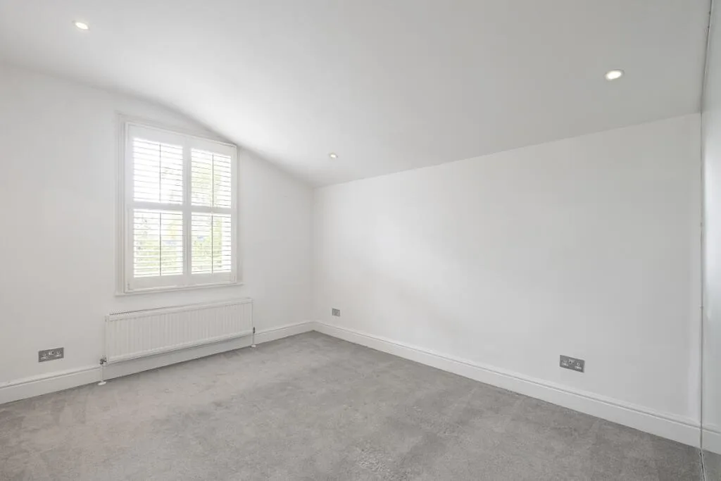 2 bedroom maisonette for rent