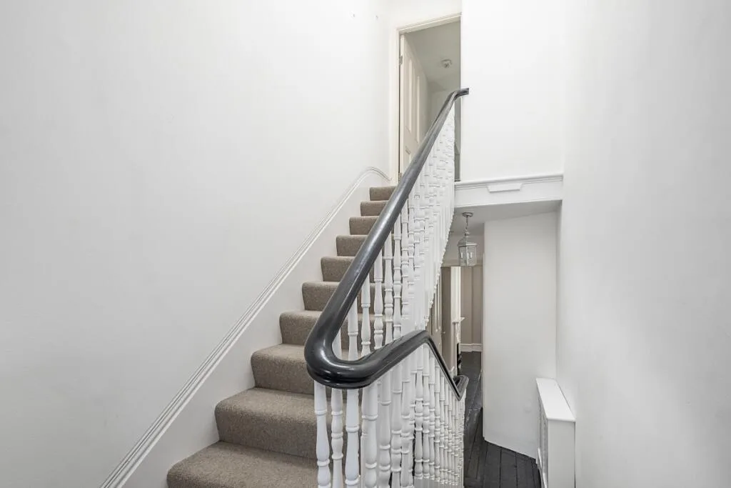 2 bedroom maisonette for rent