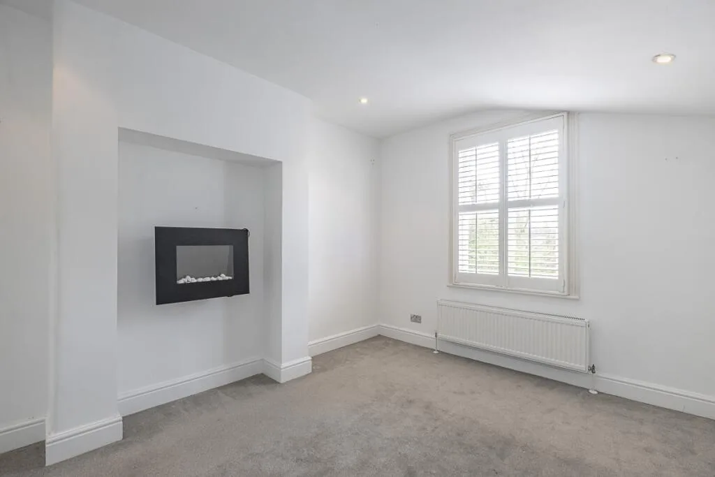 2 bedroom maisonette for rent