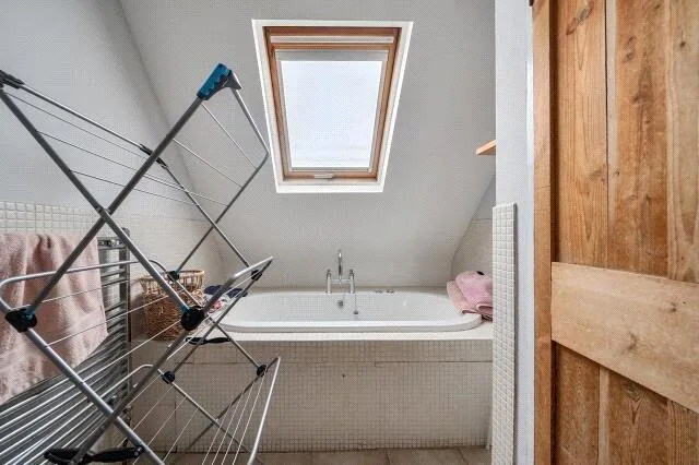 4 bedroom semi-detached house for rent