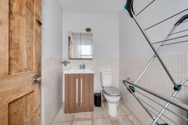 4 bedroom semi-detached house for rent