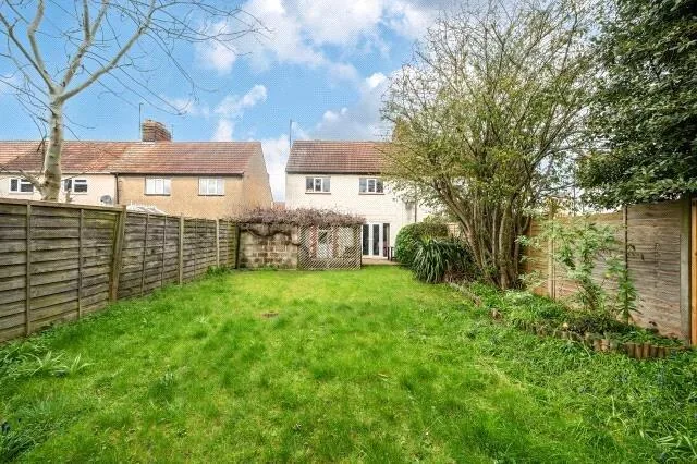 4 bedroom semi-detached house for rent