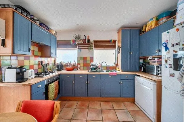 4 bedroom semi-detached house for rent