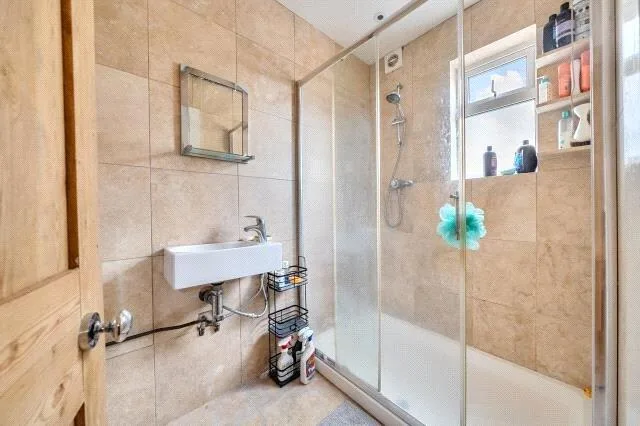 4 bedroom semi-detached house for rent