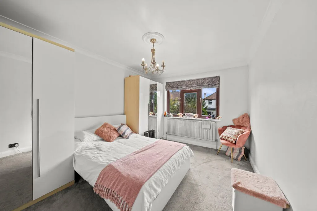 5 bedroom semi-detached house for rent