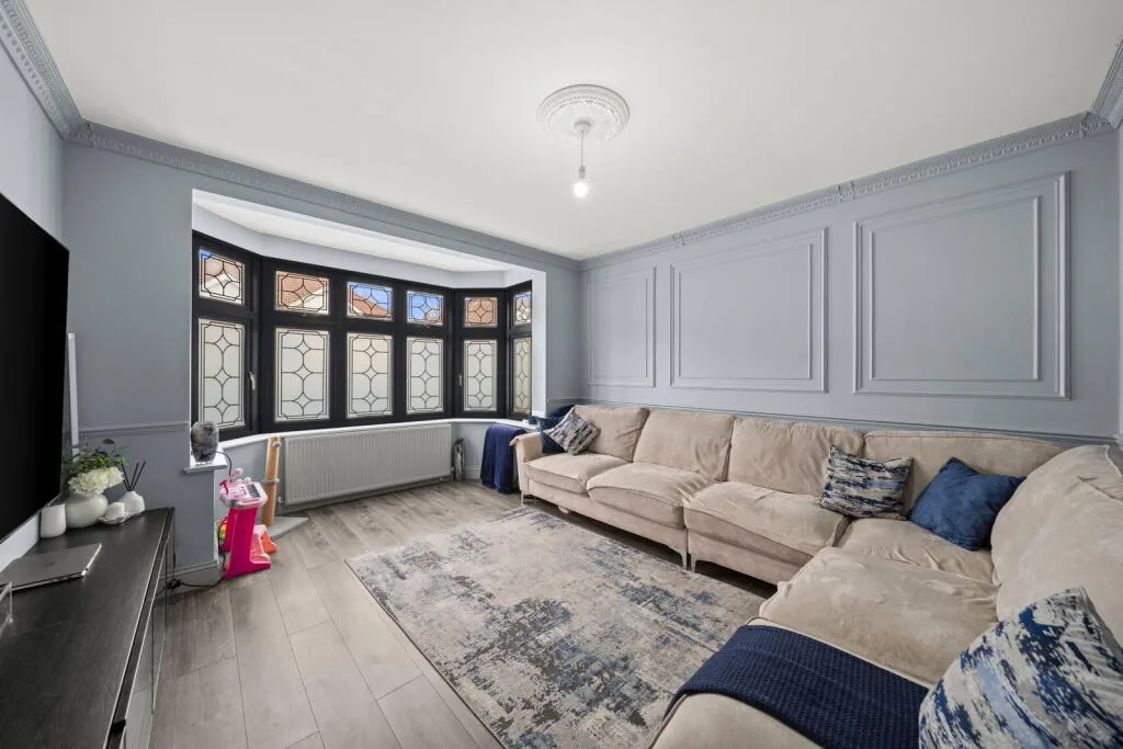 5 bedroom semi-detached house for rent