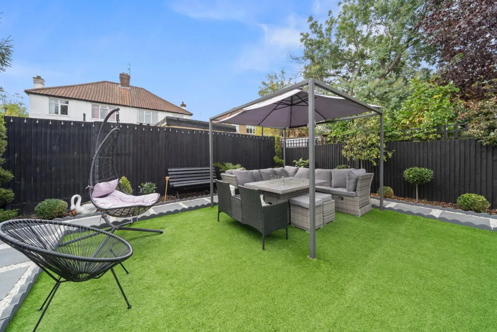 5 bedroom semi-detached house for rent