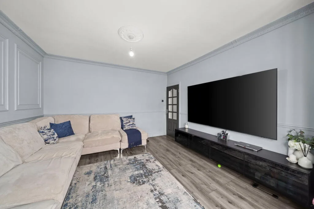 5 bedroom semi-detached house for rent