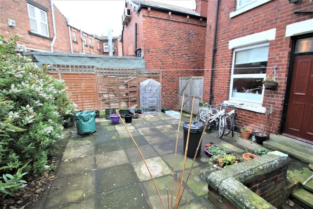 5 bedroom terraced house for rent