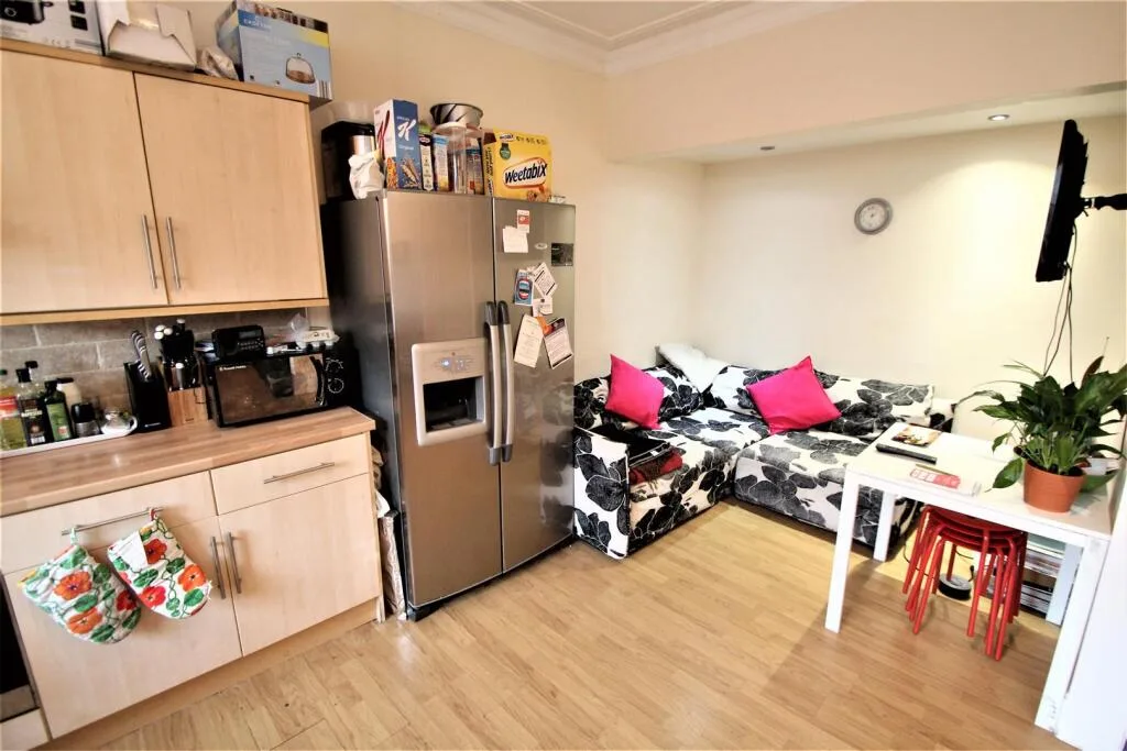 5 bedroom terraced house for rent
