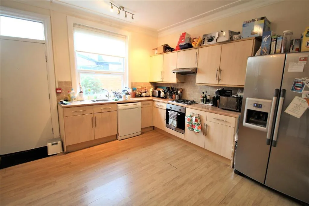 5 bedroom terraced house for rent