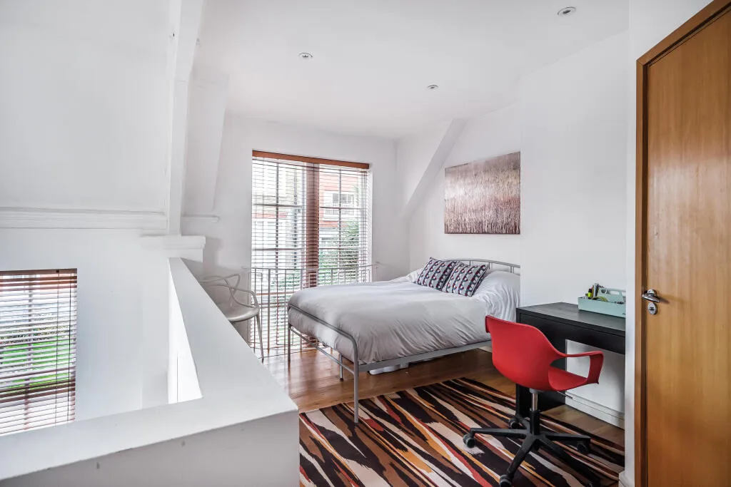 1 bedroom mews property for rent