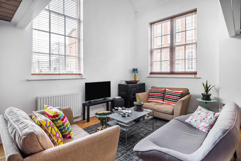 1 bedroom mews property for rent
