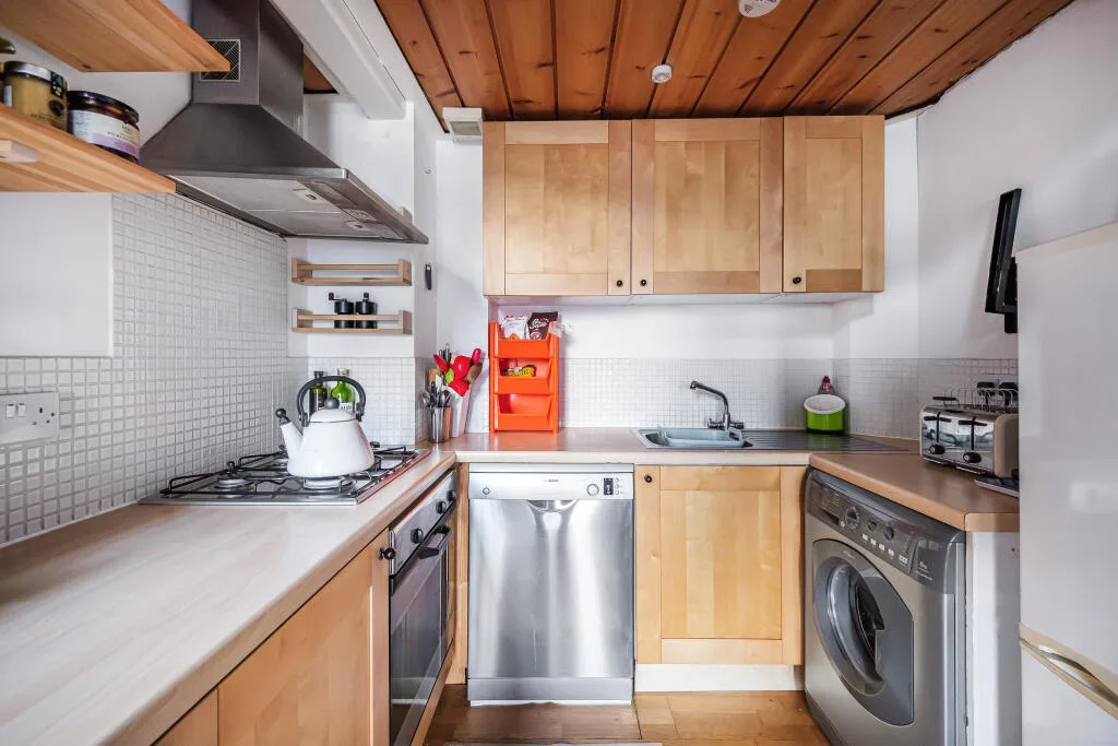 1 bedroom mews property for rent