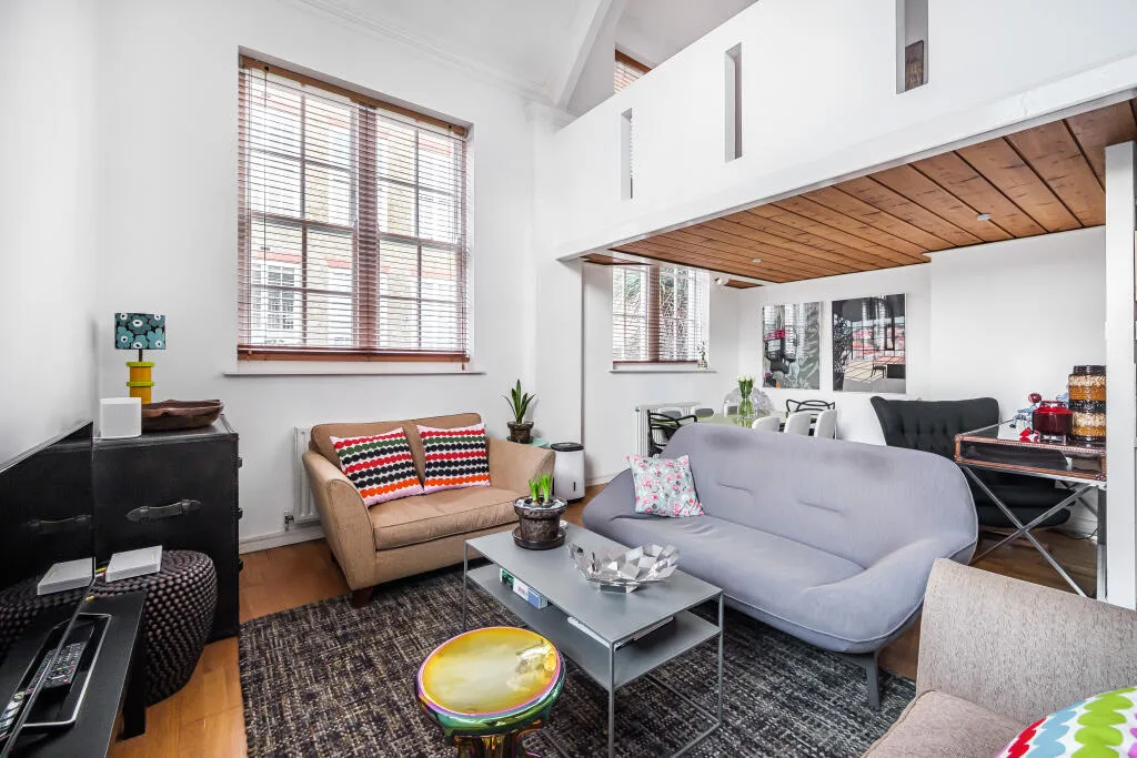 1 bedroom mews property for rent