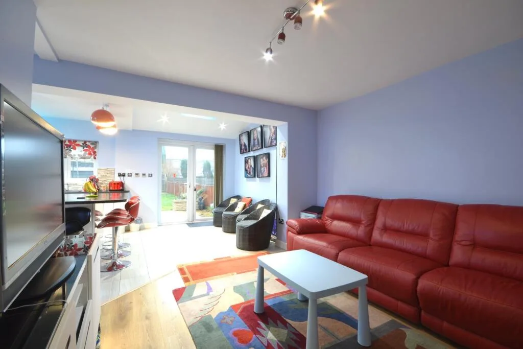 3 bedroom semi-detached house for rent