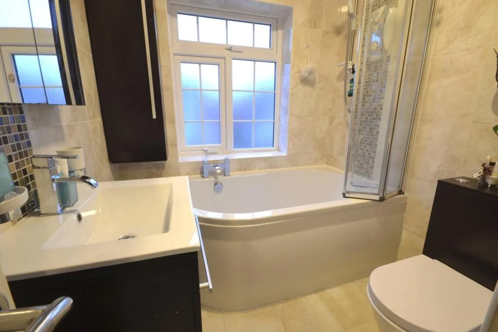 3 bedroom semi-detached house for rent