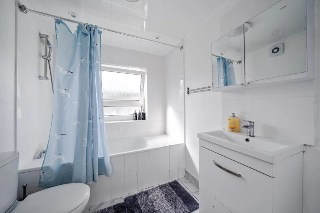 4 bedroom semi-detached house for rent