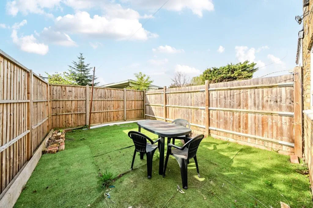 4 bedroom semi-detached house for rent