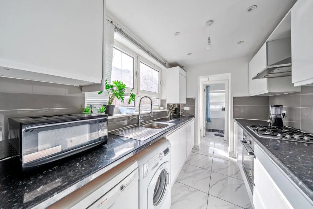 4 bedroom semi-detached house for rent