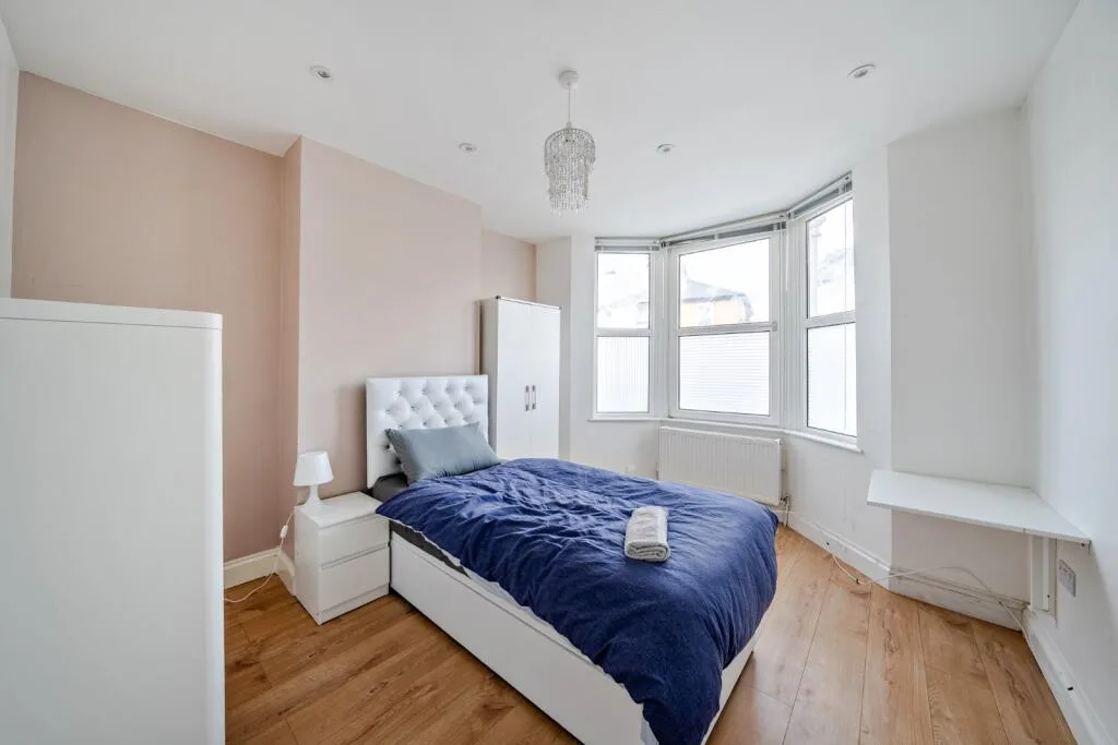 4 bedroom semi-detached house for rent