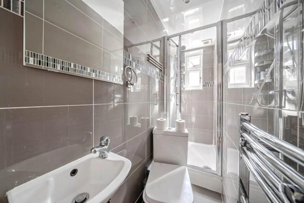 4 bedroom semi-detached house for rent