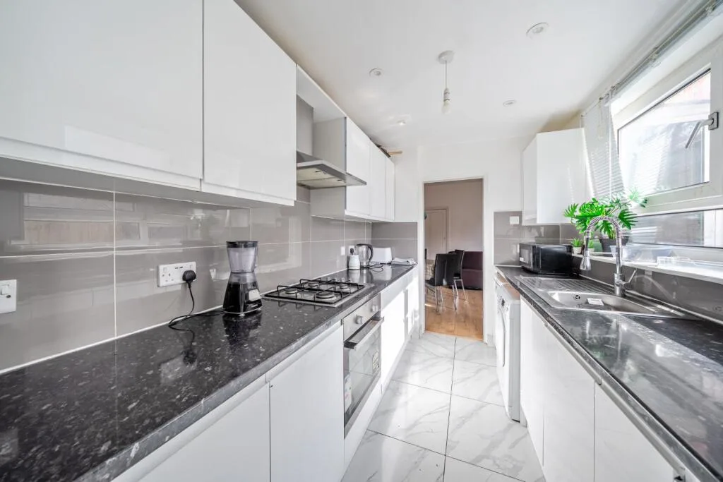 4 bedroom semi-detached house for rent