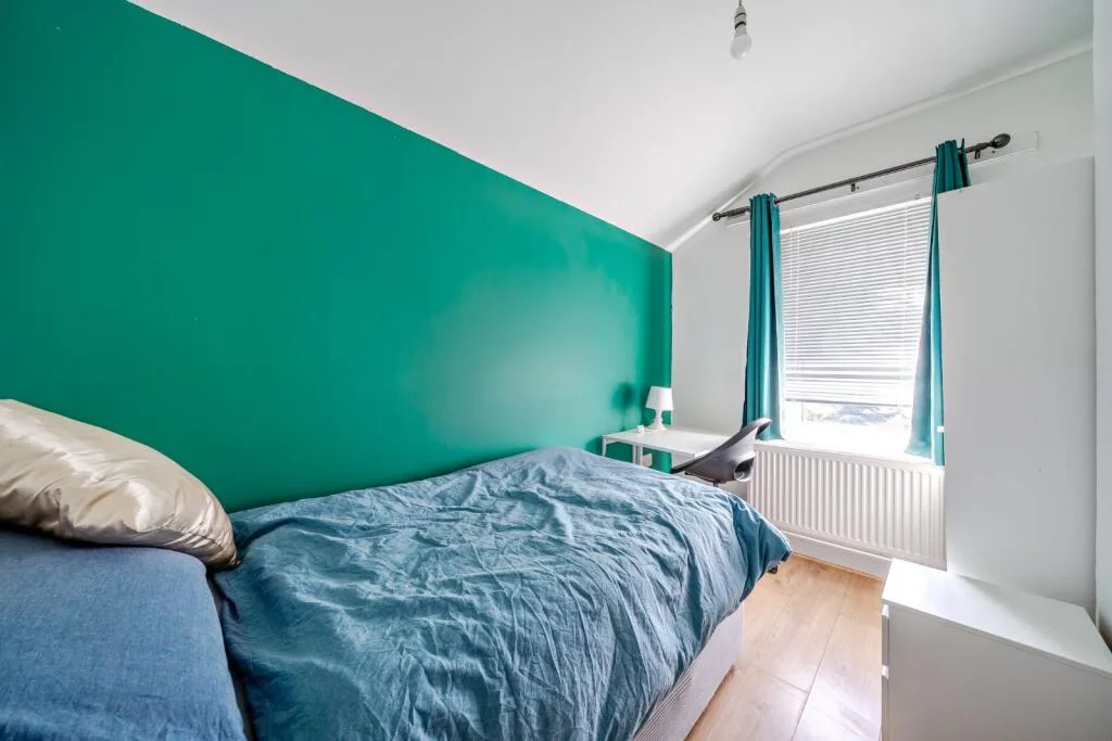 4 bedroom semi-detached house for rent