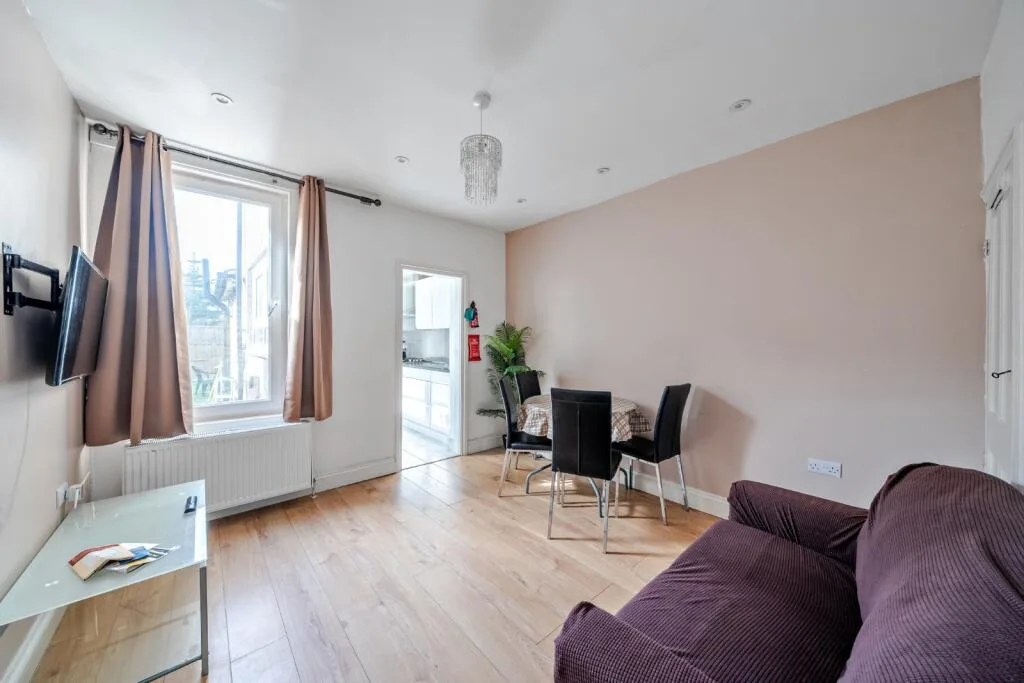 4 bedroom semi-detached house for rent