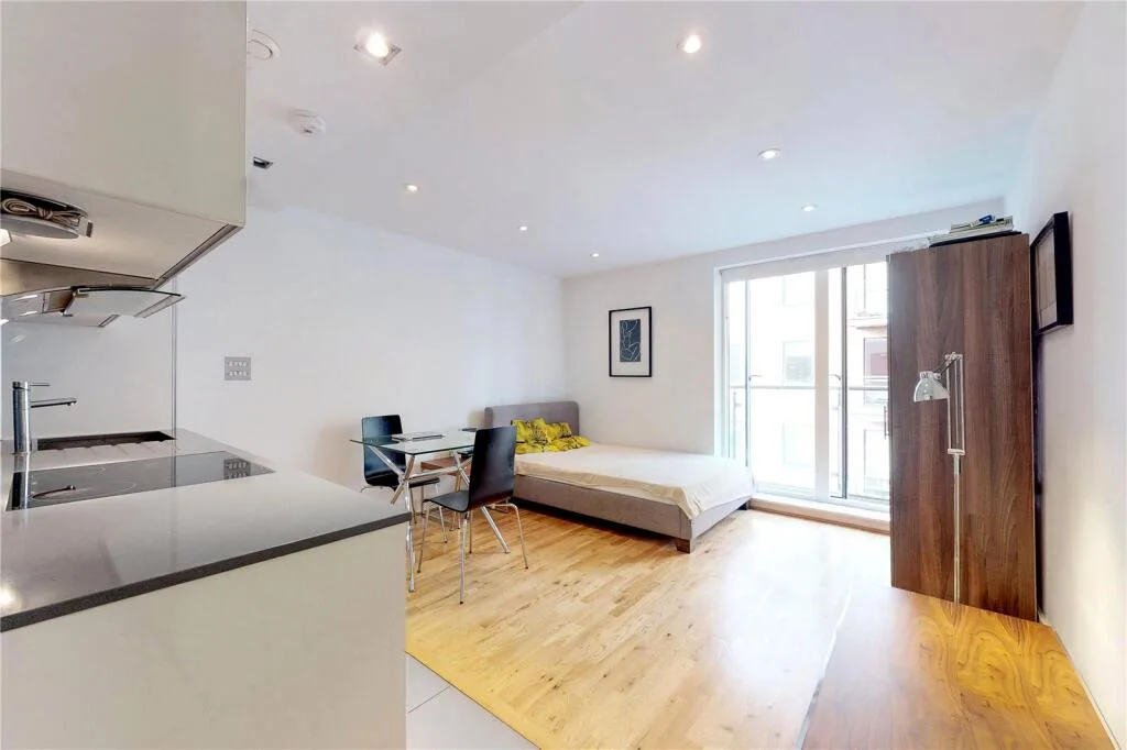 Studio flat for rent