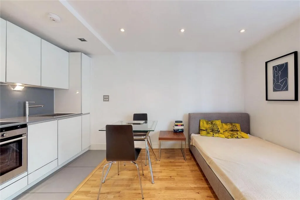Studio flat for rent