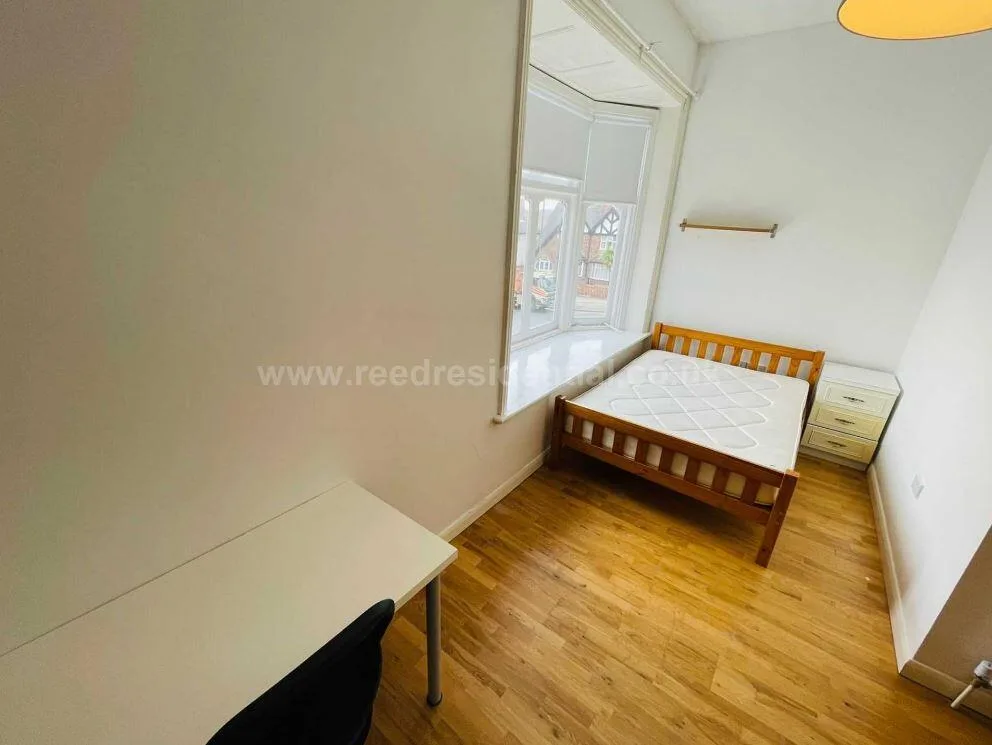 6 bedroom flat for rent