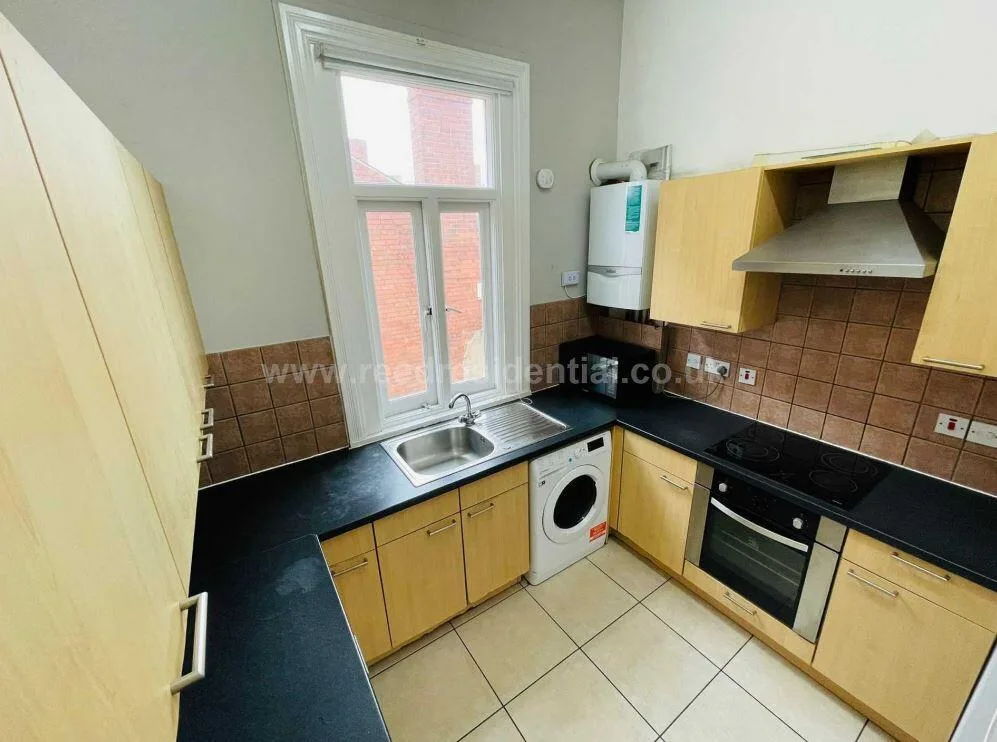 6 bedroom flat for rent