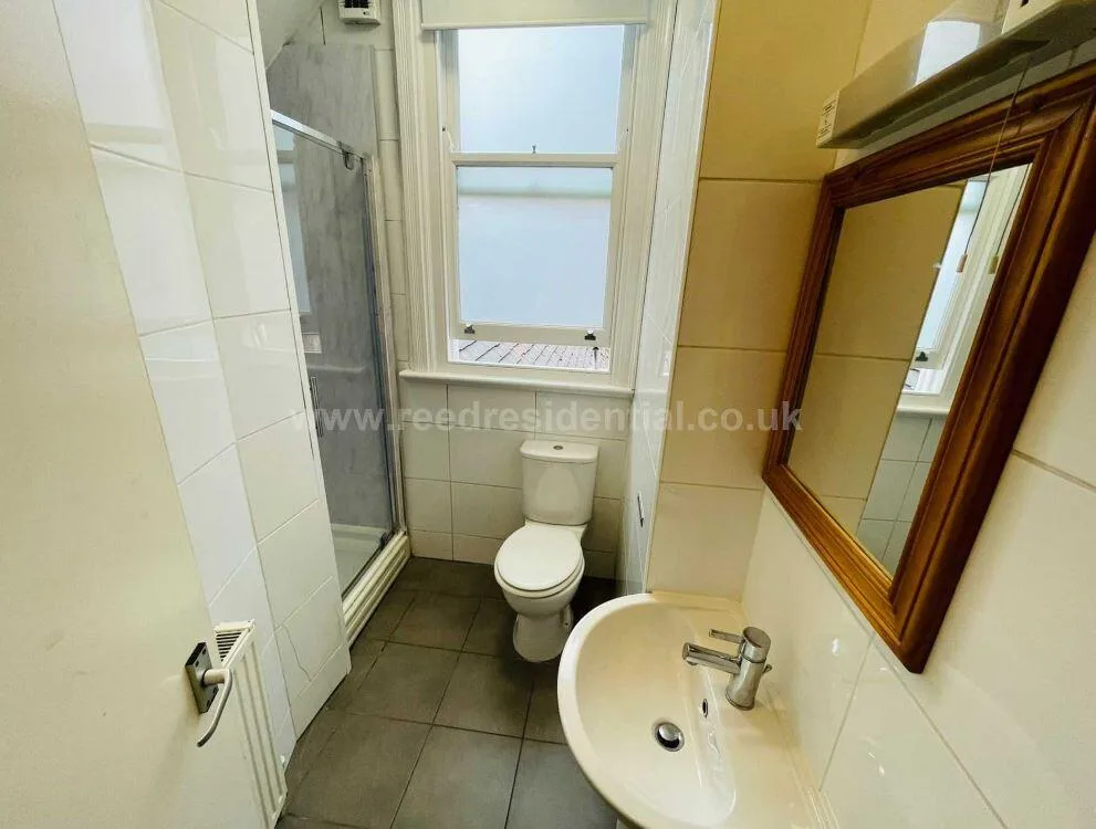 6 bedroom flat for rent