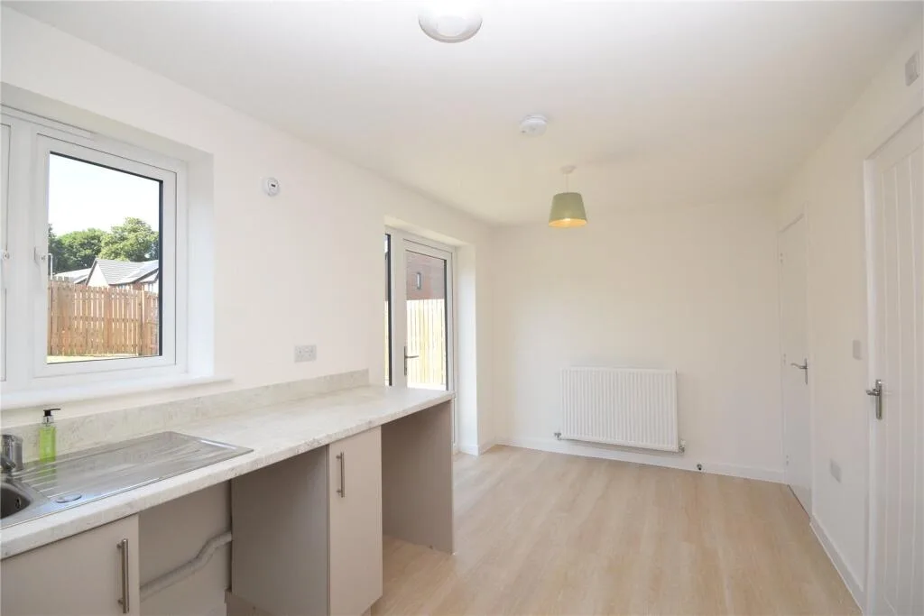 3 bedroom semi-detached house for rent