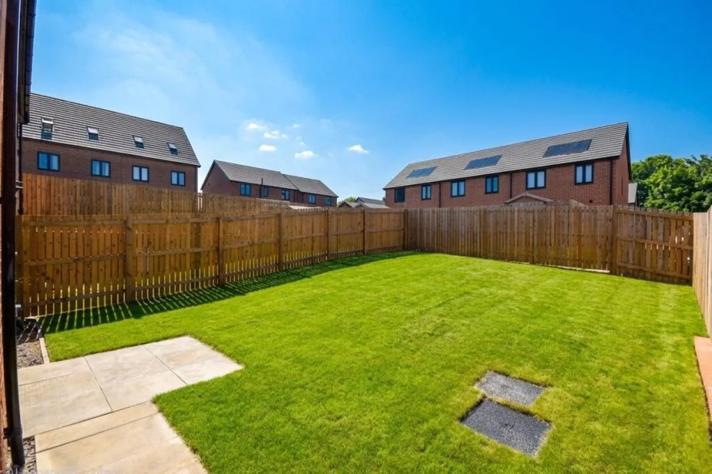 3 bedroom semi-detached house for rent