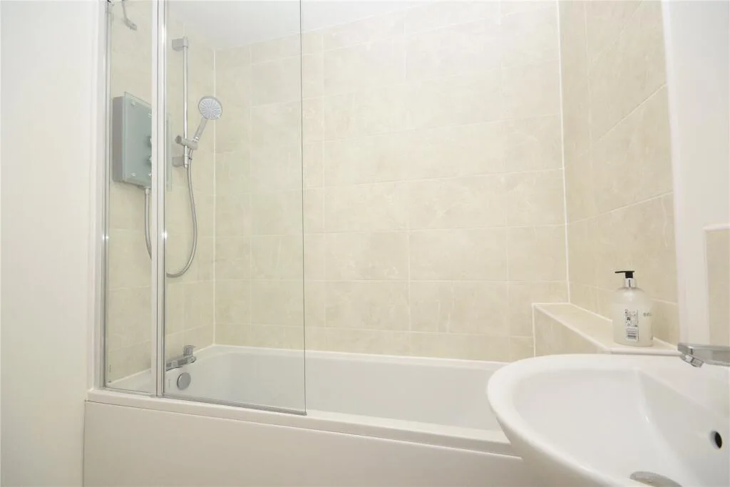 3 bedroom semi-detached house for rent