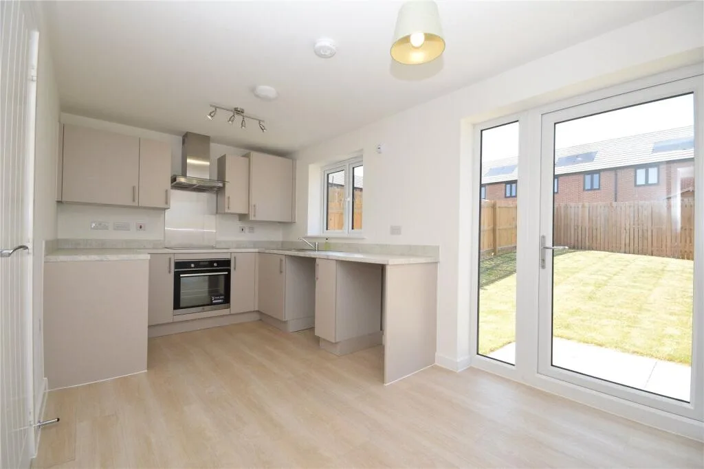 3 bedroom semi-detached house for rent