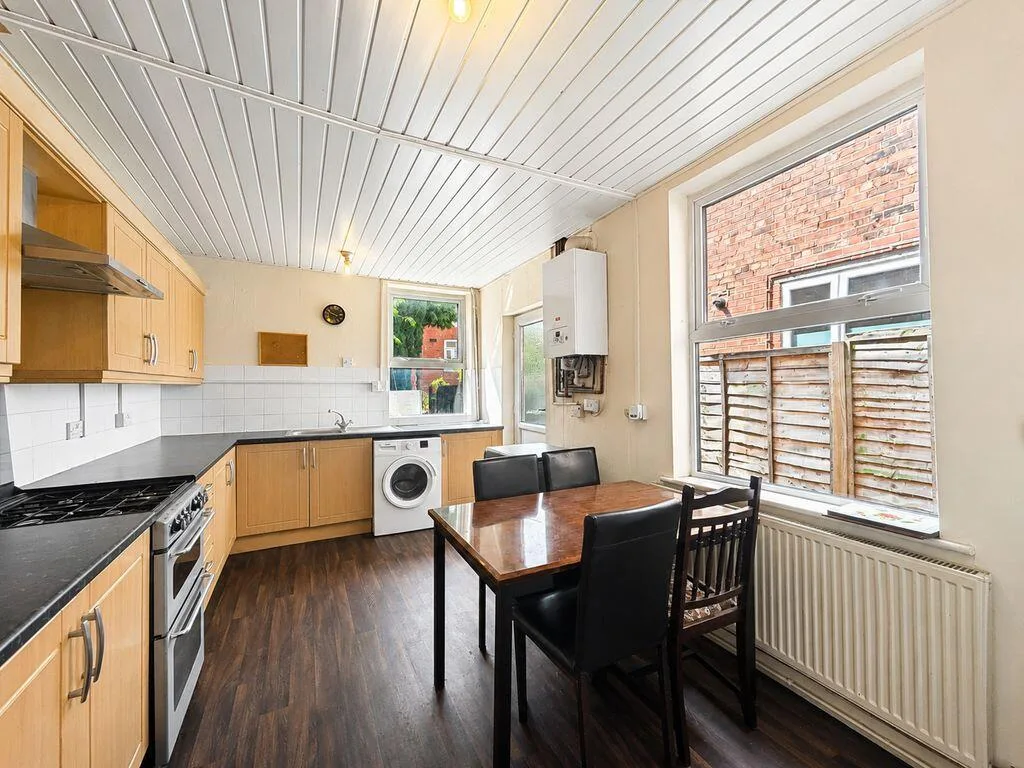 4 bedroom terraced house for rent