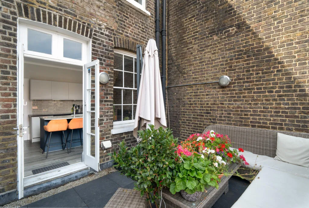 2 bedroom town house for rent