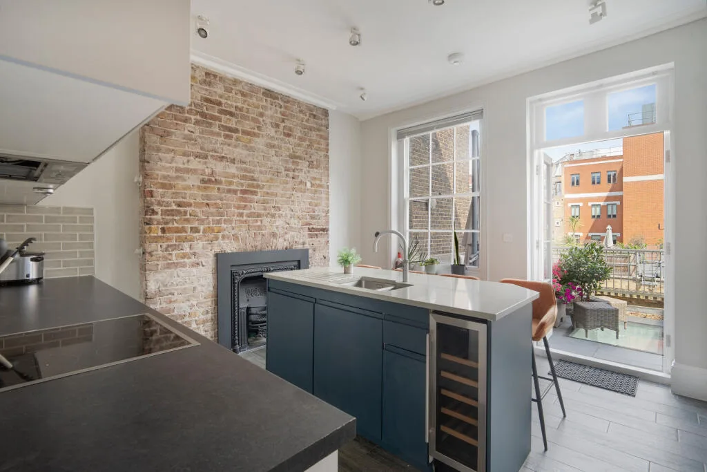 2 bedroom town house for rent