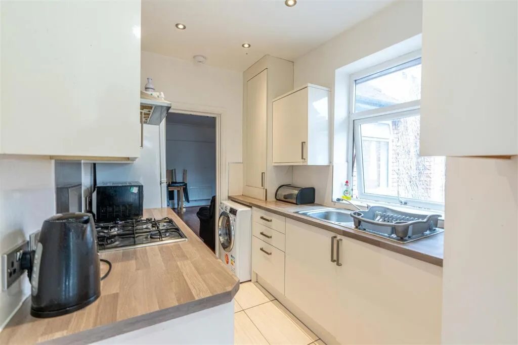 5 bedroom maisonette for rent