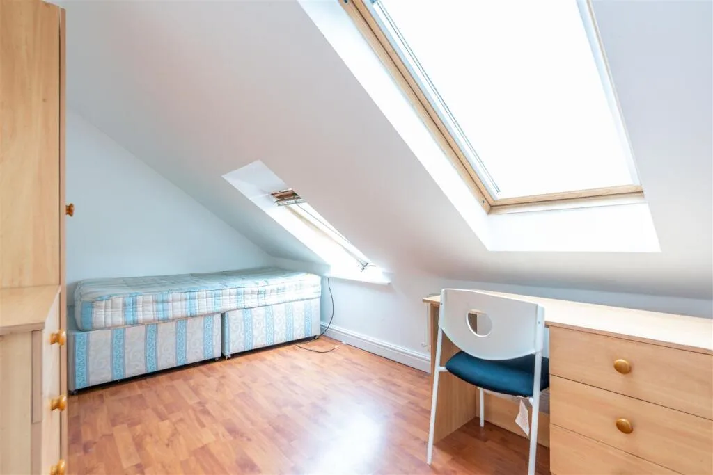 5 bedroom maisonette for rent