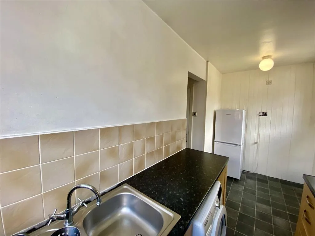 2 bedroom maisonette for rent