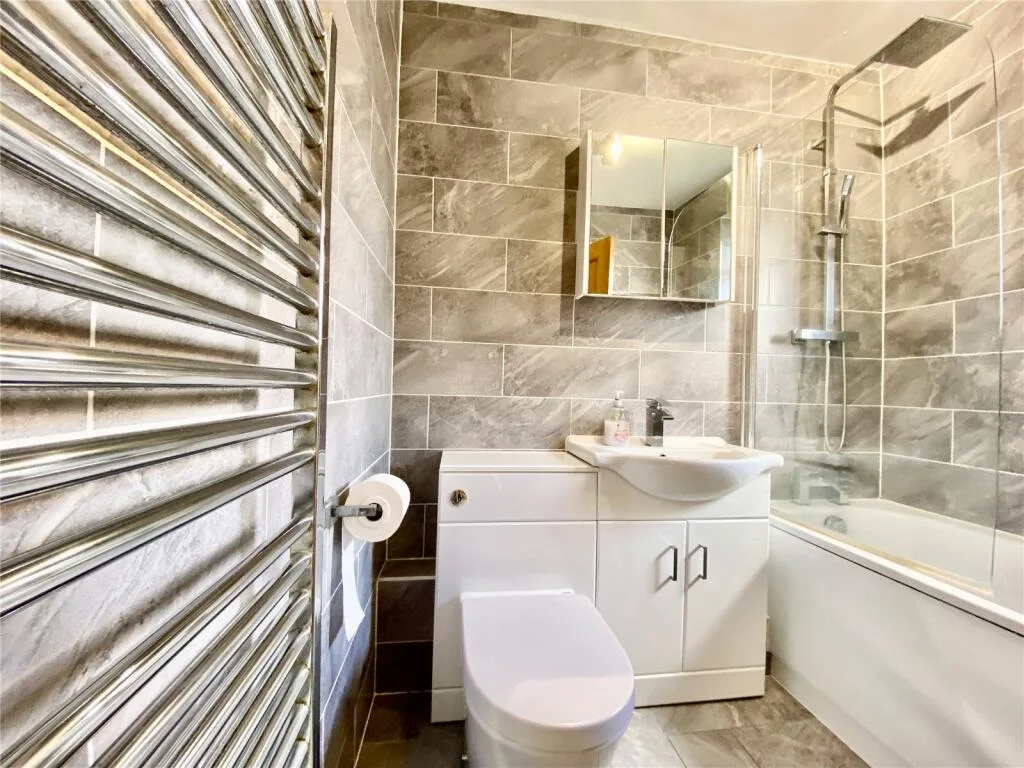 2 bedroom maisonette for rent